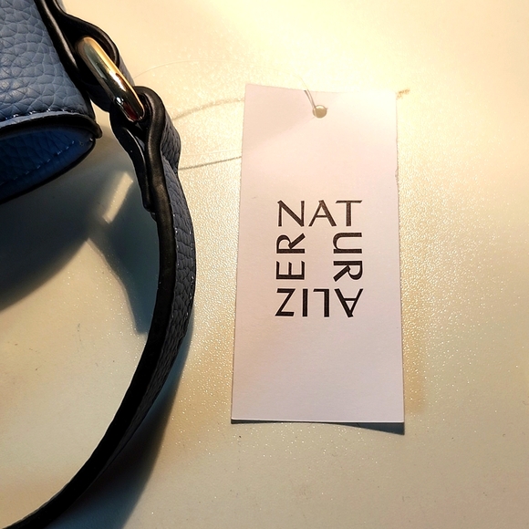 NEW●●Naturalizer Bucket Crossbody - Picture 6 of 9